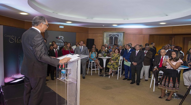 El administrador general de Banreservas, Simón Lizardo Mézquita, durante la presentación del libro Compadre Mon, en la sede principal de la entidad financiera.