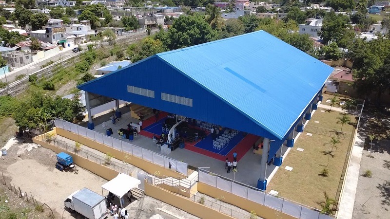 El presidente Luis Abinader inauguró un techado deportivo-escolar en Sabana Larga, San José de Ocoa, destinado a estudiantes y actividades comunitarias 2 techado