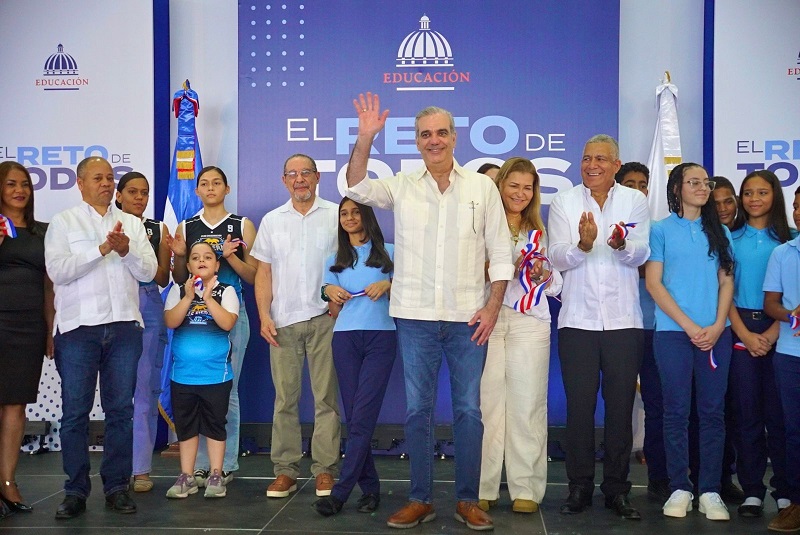 El presidente Luis Abinader inauguró un techado deportivo-escolar en Sabana Larga, San José de Ocoa, destinado a estudiantes y actividades comunitarias 3 techado