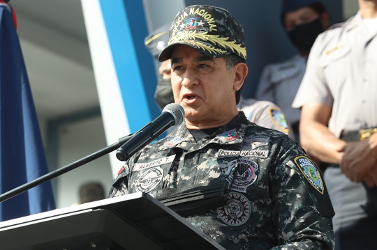Mayor general Alberto Then instruye agentes en Policía de Proximidad