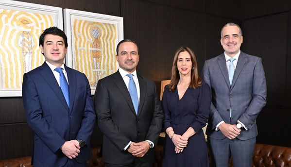 Los principales directivos de United Capital, Santiago Navio, Javier Tejada, Marta Betances y Oscar Saladin.