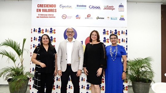 Yosarah Fernández, Franklin Limardo, María Esther Fernández y Sandra Fernández.