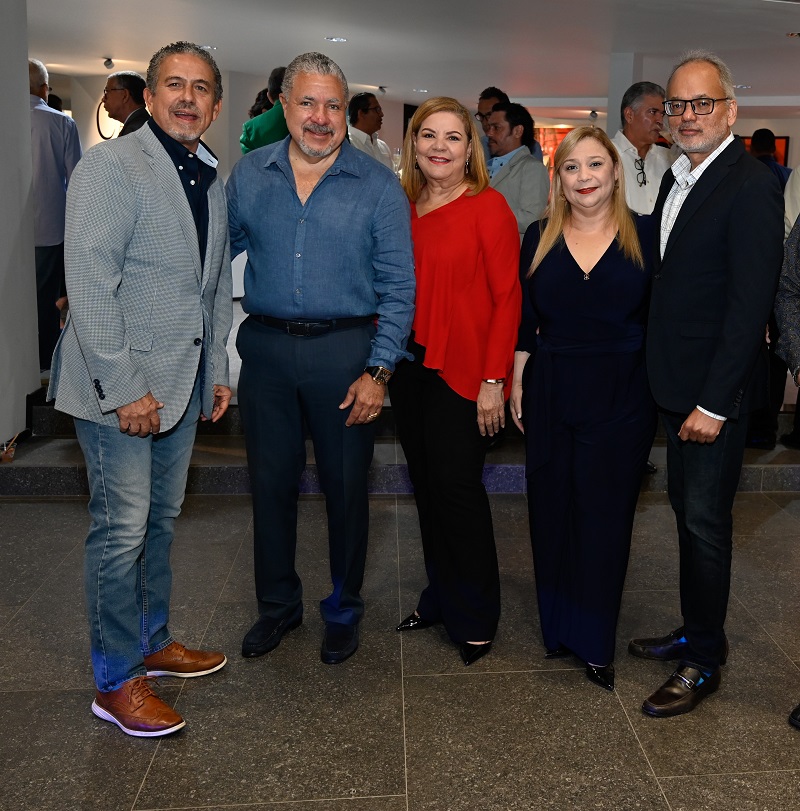 Autozama inaugura “Caos & Equilibrio”, exposición del artista Máximo Caminero 3