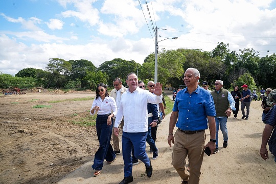 El Gobierno acelera la mecanización del campo dominicano