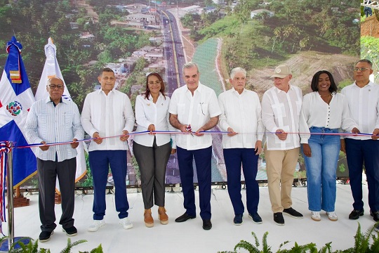 Presidente abinader en inauguración nueva entrada de samaná cuatro vías